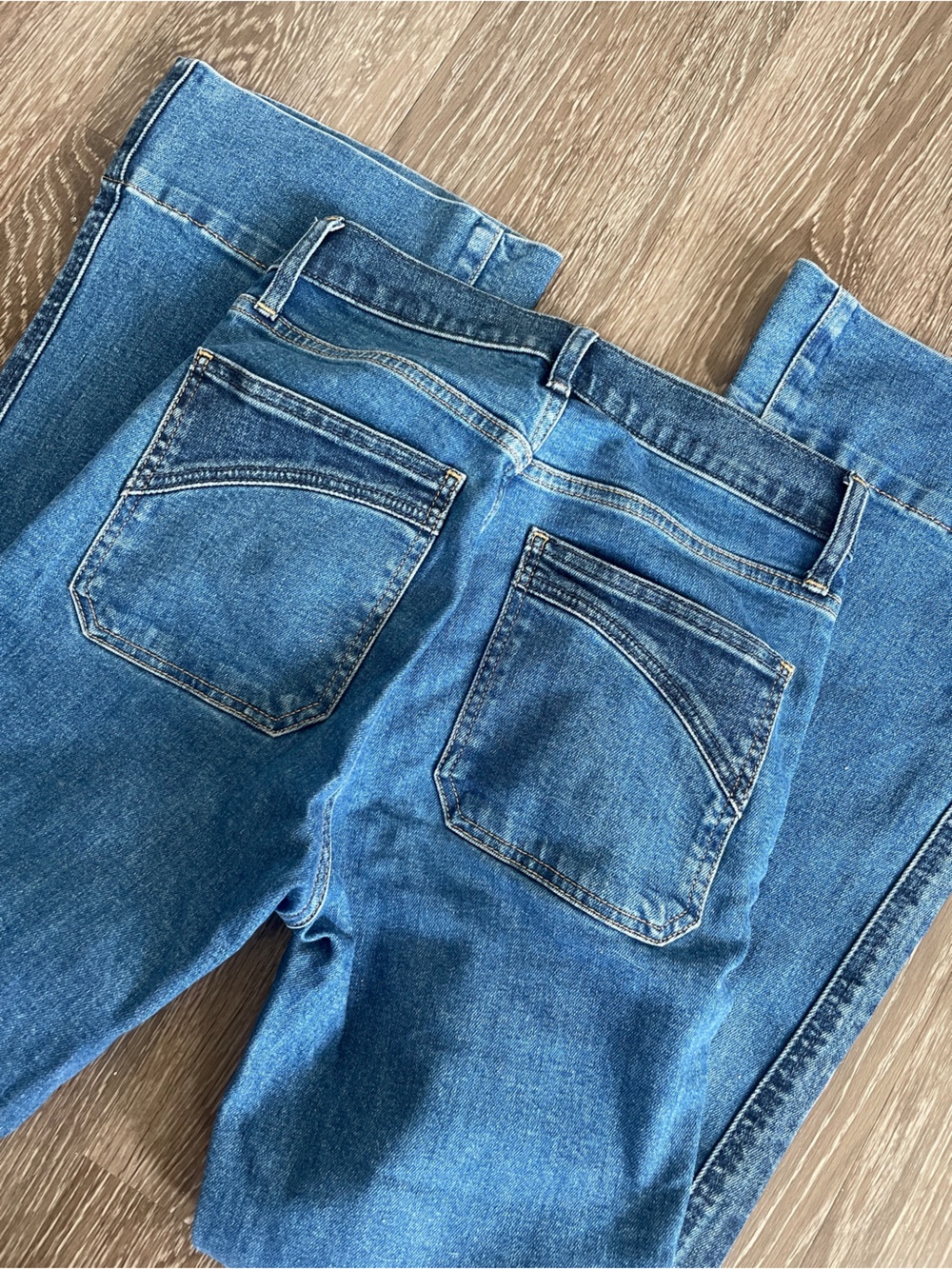 GAP Medium Blue 70s flare high rise jeans petite - Picture 2 of 5
